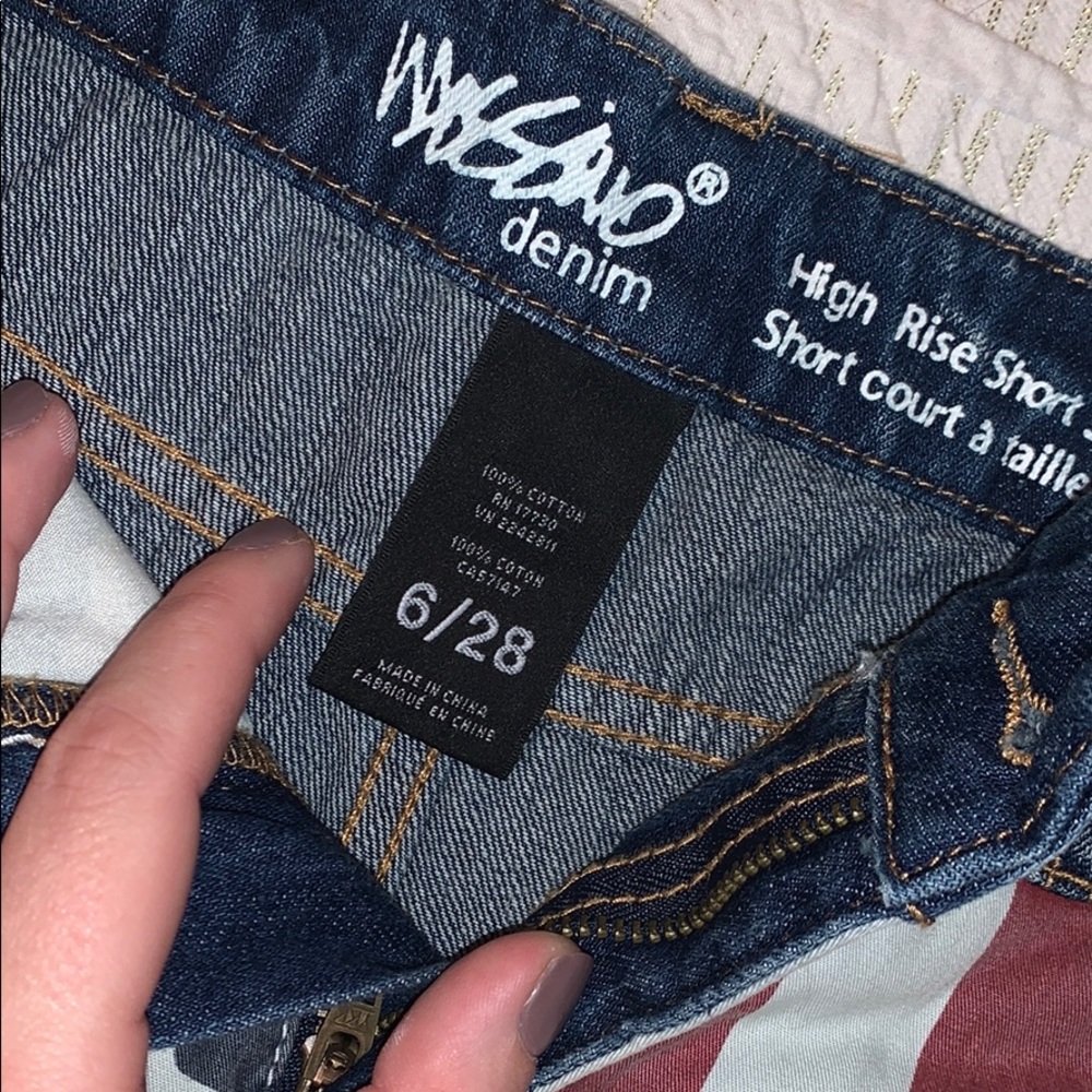 Shorts - Picture 3 of 4